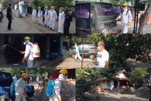 Penyemprotan Desinfektan di Rumah Warga Yang Terkonfirmasi Covid-19