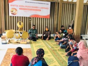 Bimtek Pembuatan Kerajinan Bambu Laminasi dari Disperindag Kabupaten Sleman