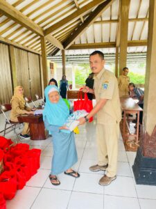 PENYALURAN BANTUAN SEMBAKO BAGI DISABILITAS
