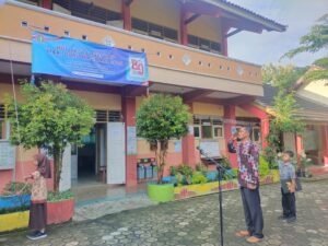 Lurah Sendangmulyo Jadi Pembina Upacara di SD Negeri Kwayuhan, Tekankan Pentingnya Pendidikan Karakter